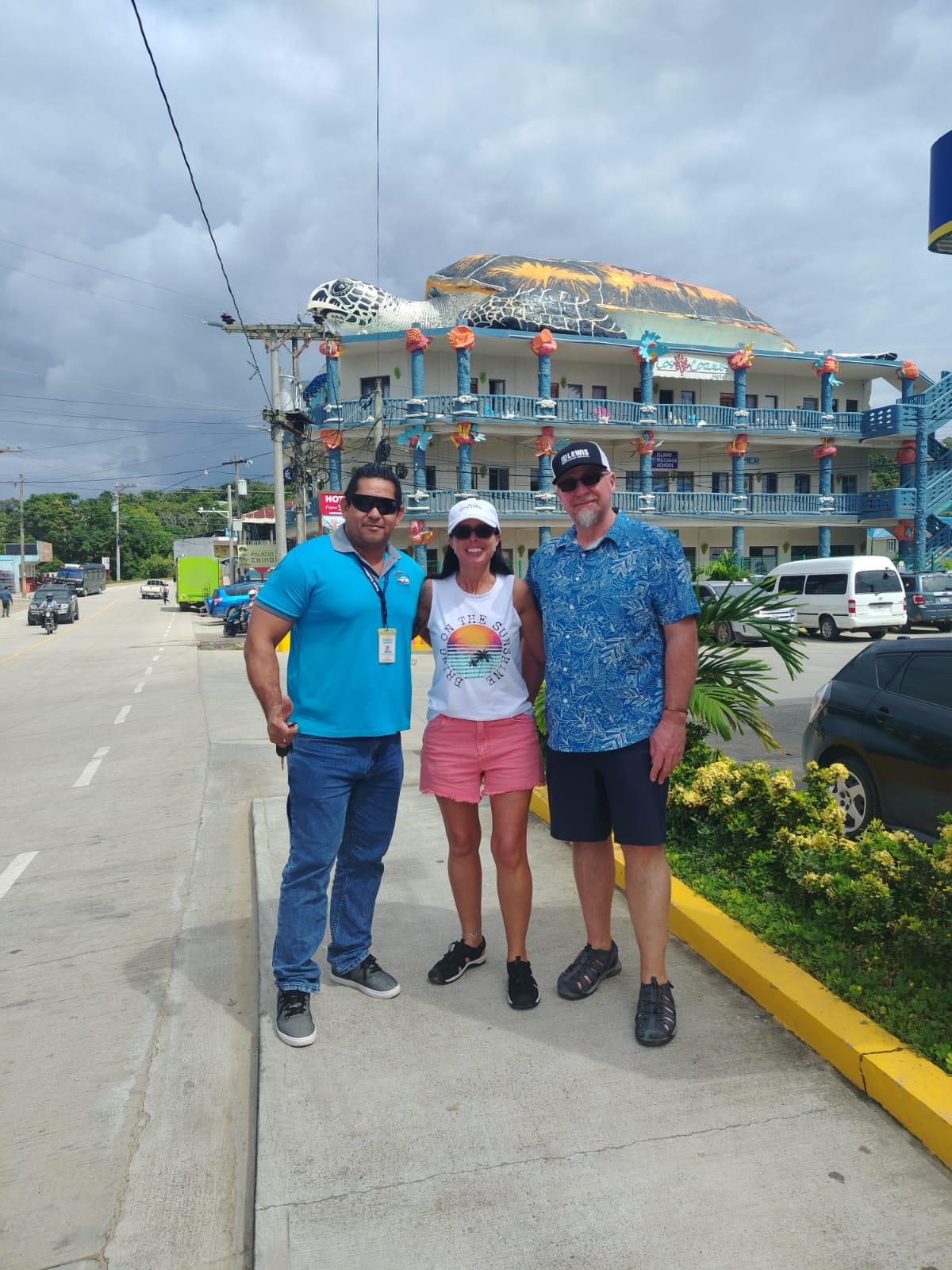 Guests with their driver in front of the sea turtle building in Roatán